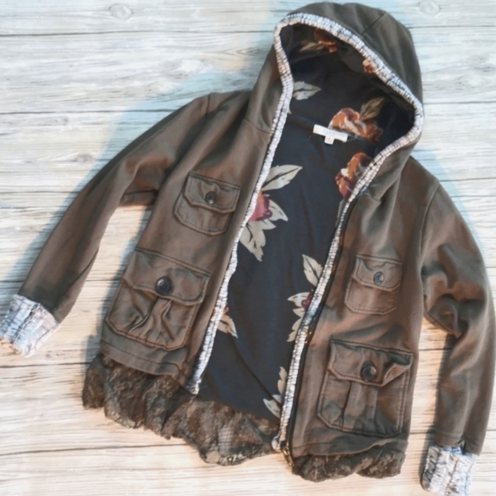 SCRAPBOOK LACE HOODIE🌻